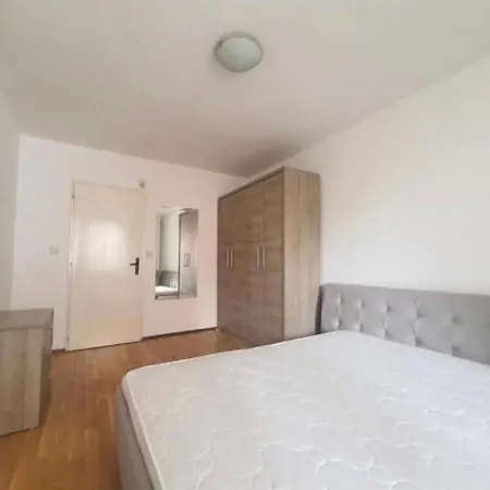 Spacious 3 Bedroom Apartment In The Heart Of Sofia София
